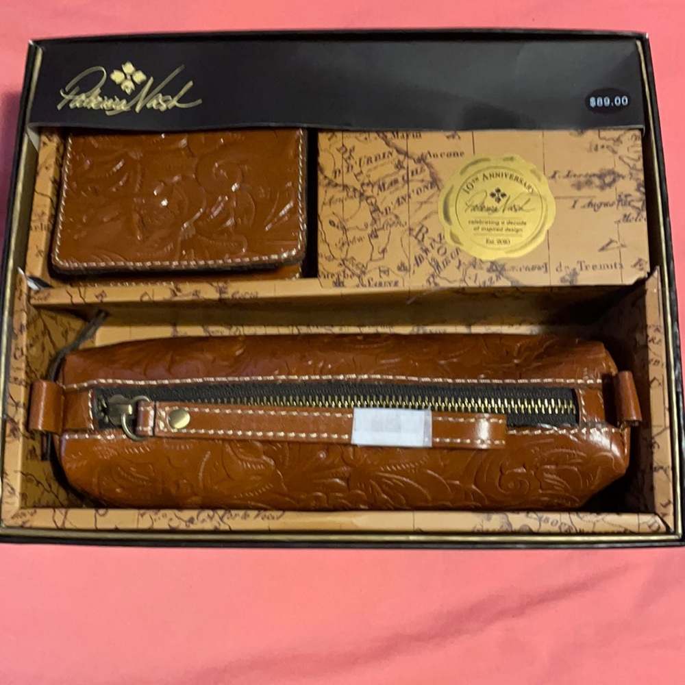 Patricia Nash texted wallet and make up bag set